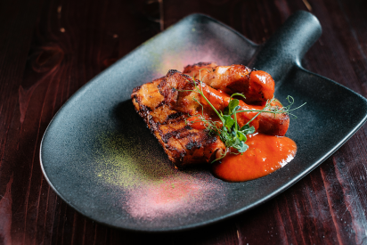 Grilled pork ribs with barbecue sauce