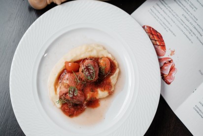 PORK TENDERLOIN MEDALLIONS WITH TOMATO SAUCE